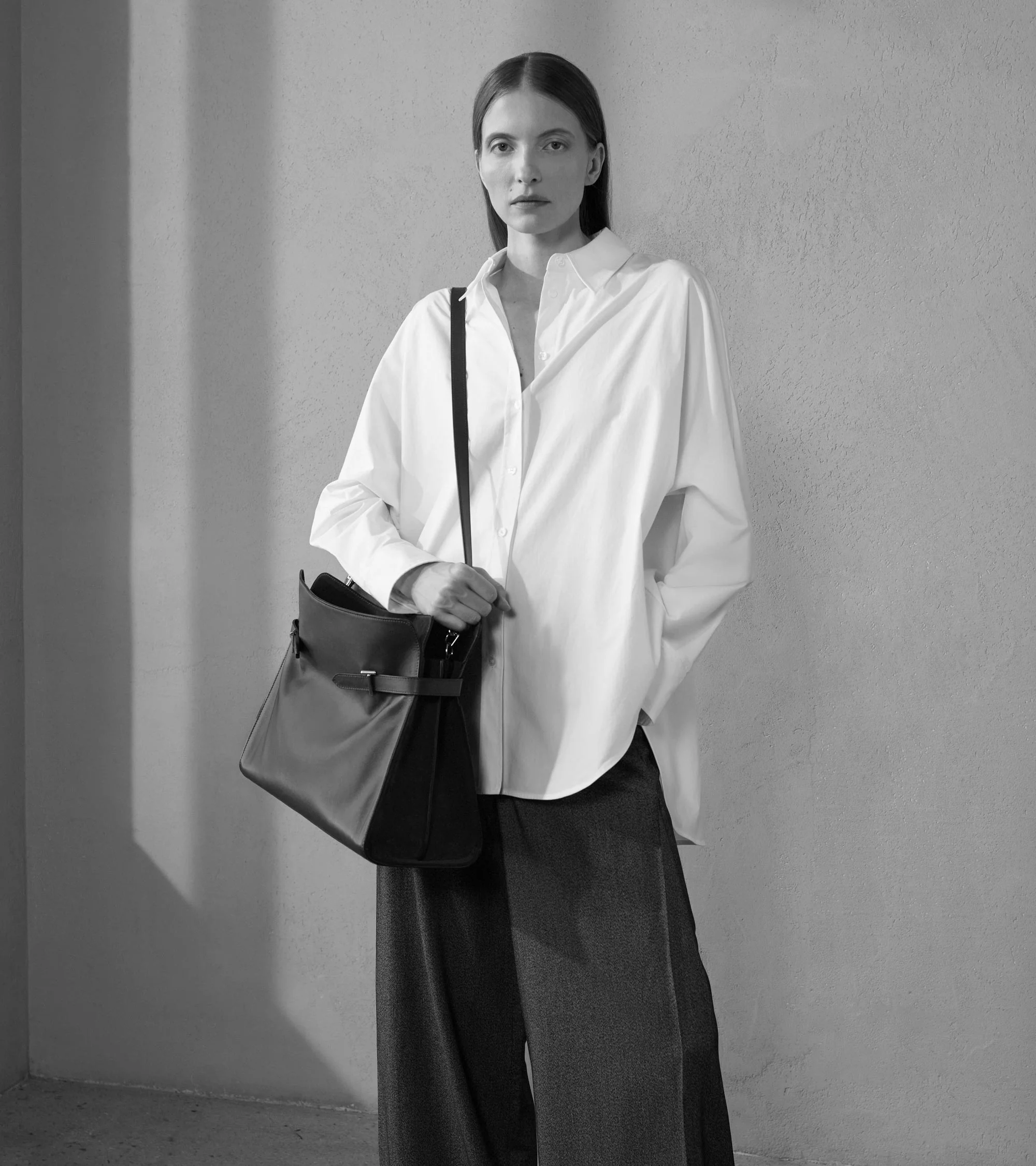 Sac porté épaule modèle maxi Emie en cuir lisse et nubuck - Image 8